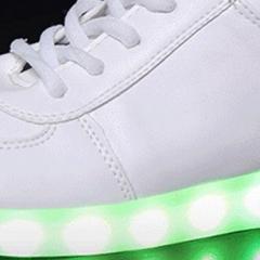 J’ai testé les chaussures à LED de AliExpress