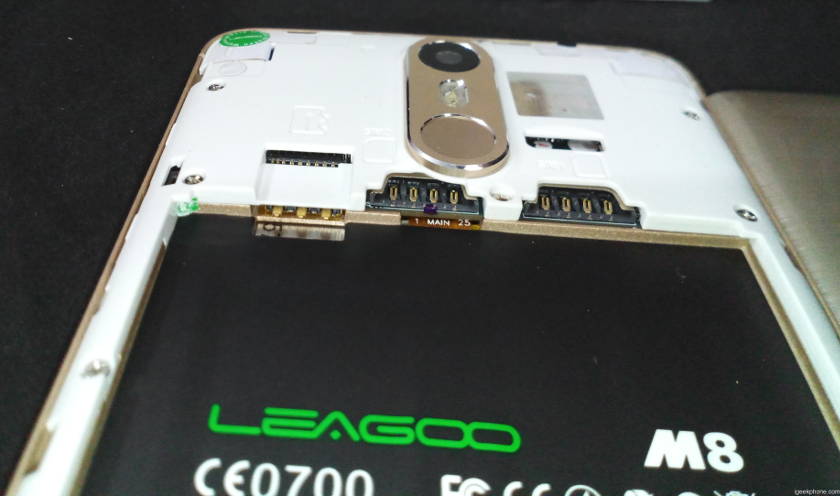 Leagoo-M8-emplacement carte sim sd