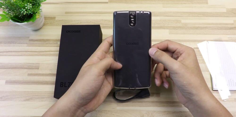 doogee-bl7000-test arriere cuir avec coque protection