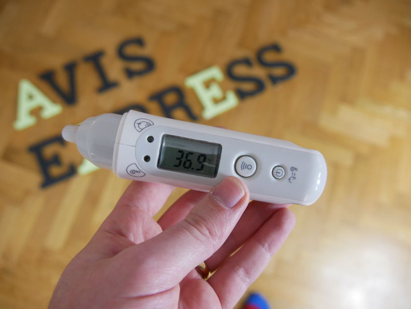 Test thermomètre KooGeek prise temperature dans oreille adulte et enfant